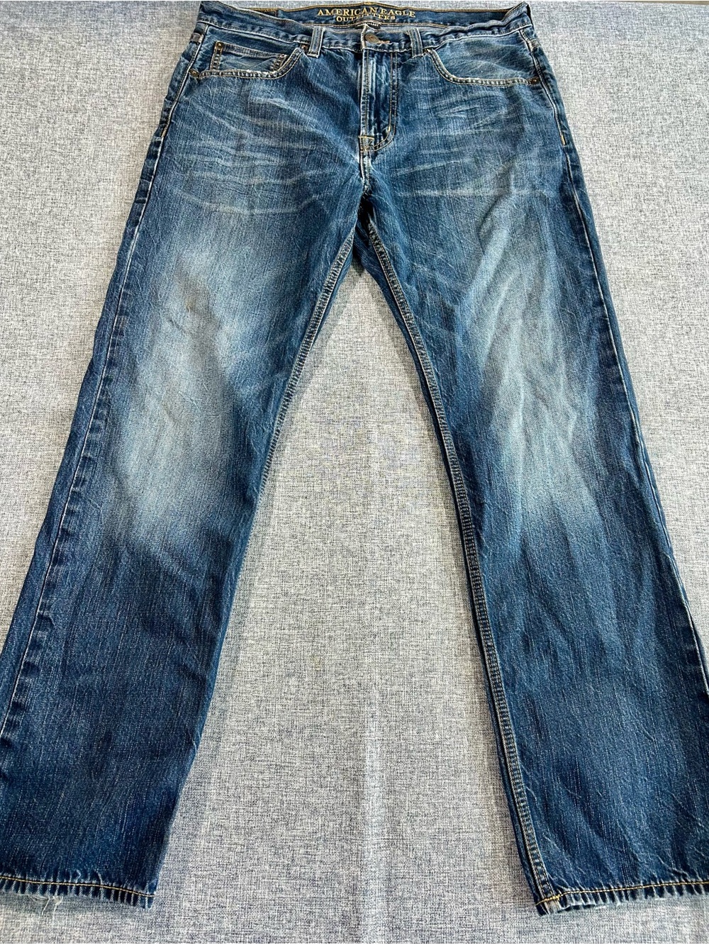 American Eagle Outfitters Men's Faded Blue Relaxed Straight Jeans